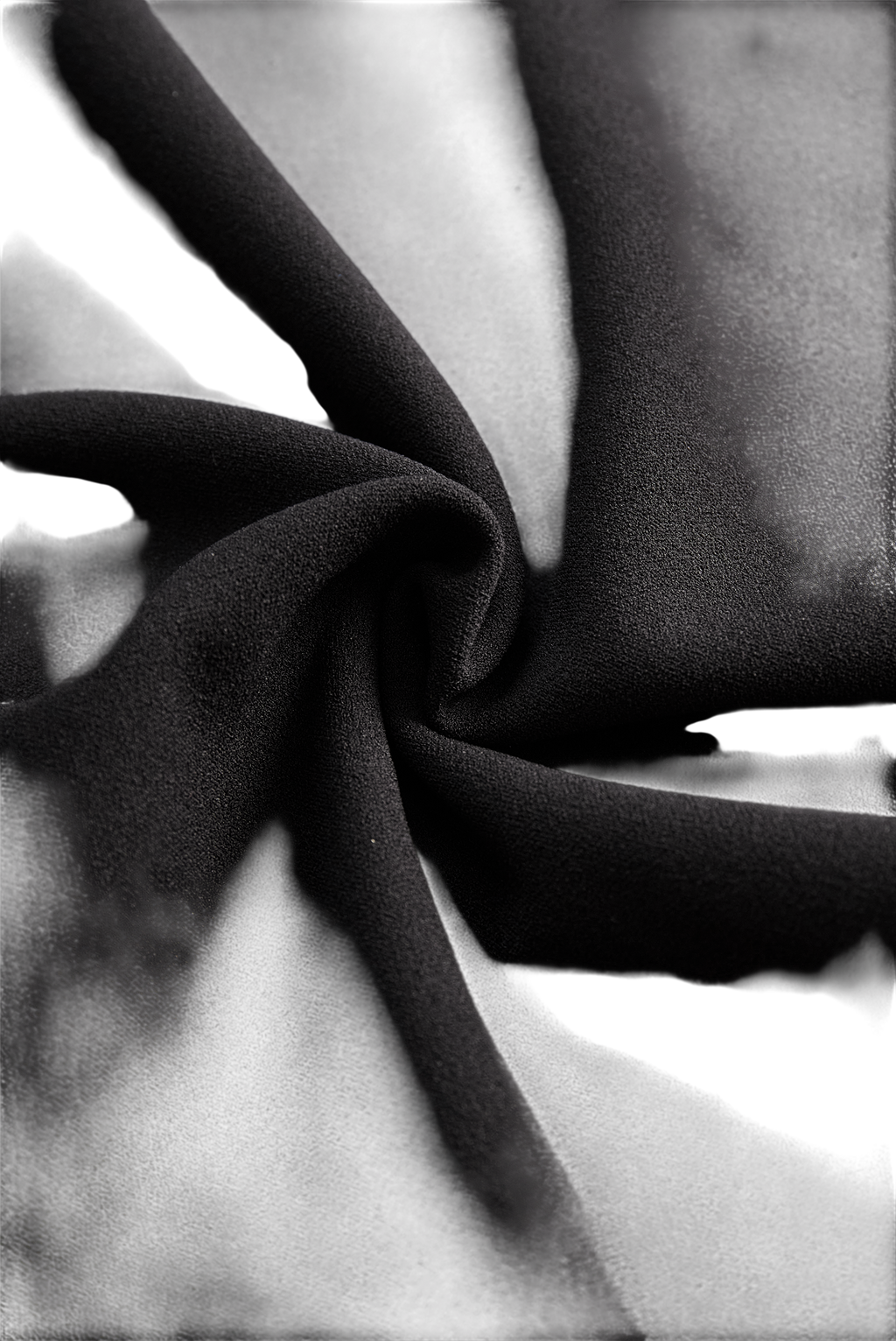 Camille™ | Robe fourreau noire ceinturée