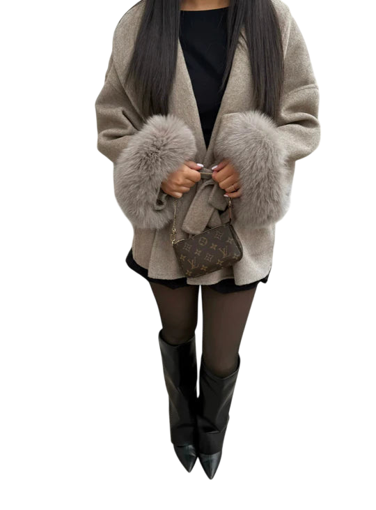 Isabella - Manteau en laine avec détail en fourrure aux poignets