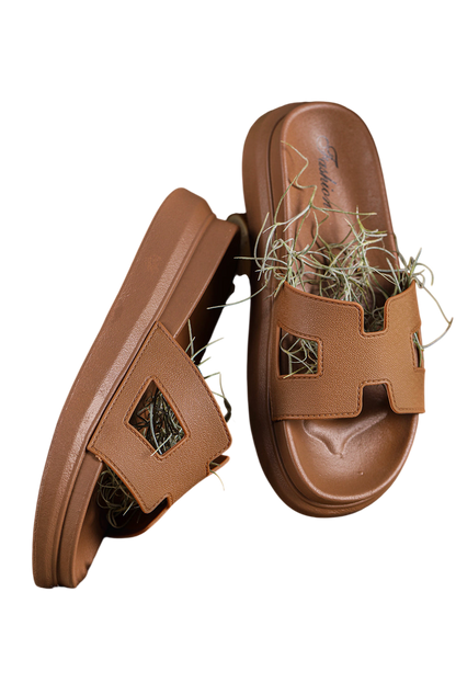 Elara – Everyday Slide Sandals
